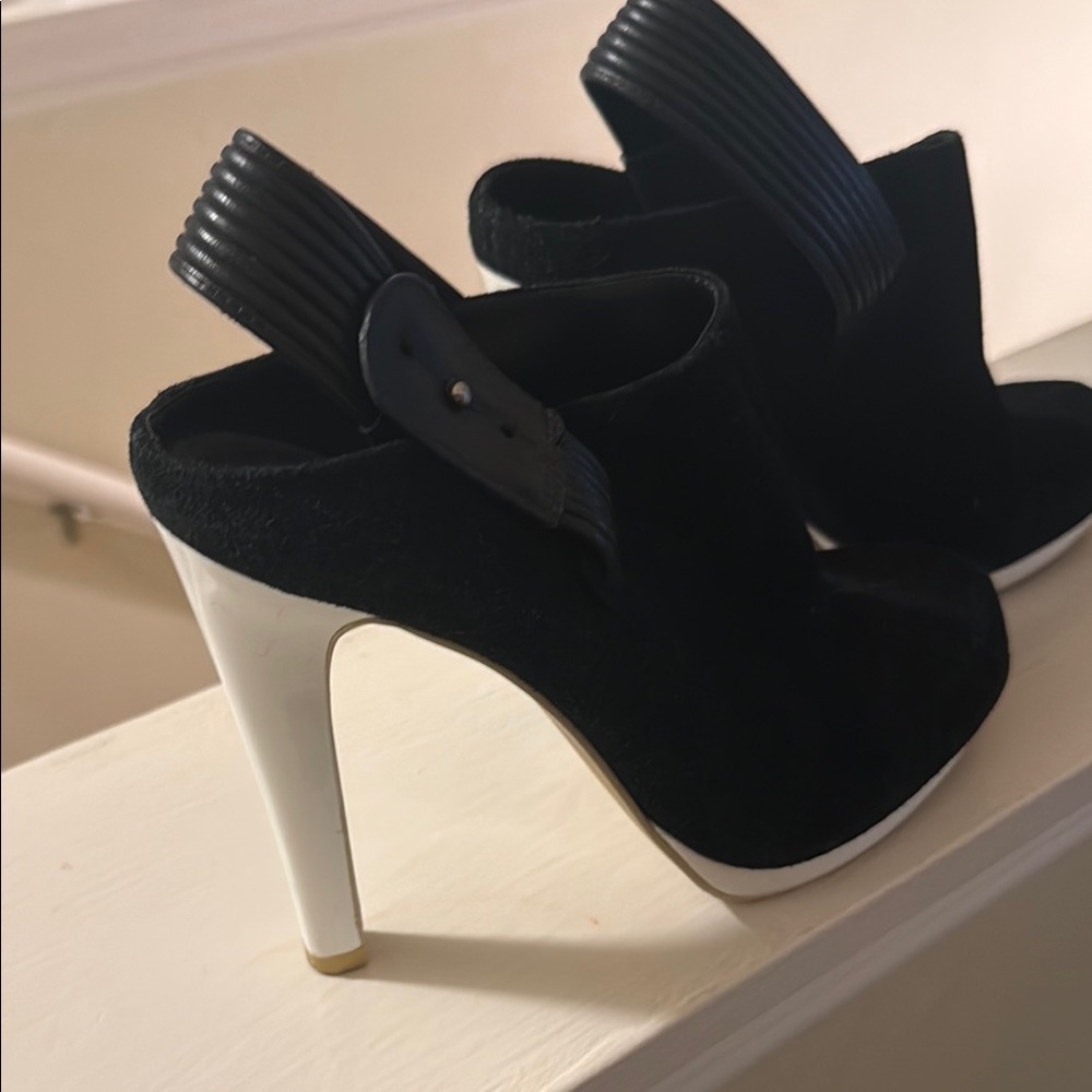 Leather BCBG mule heels - Picture 2 of 5